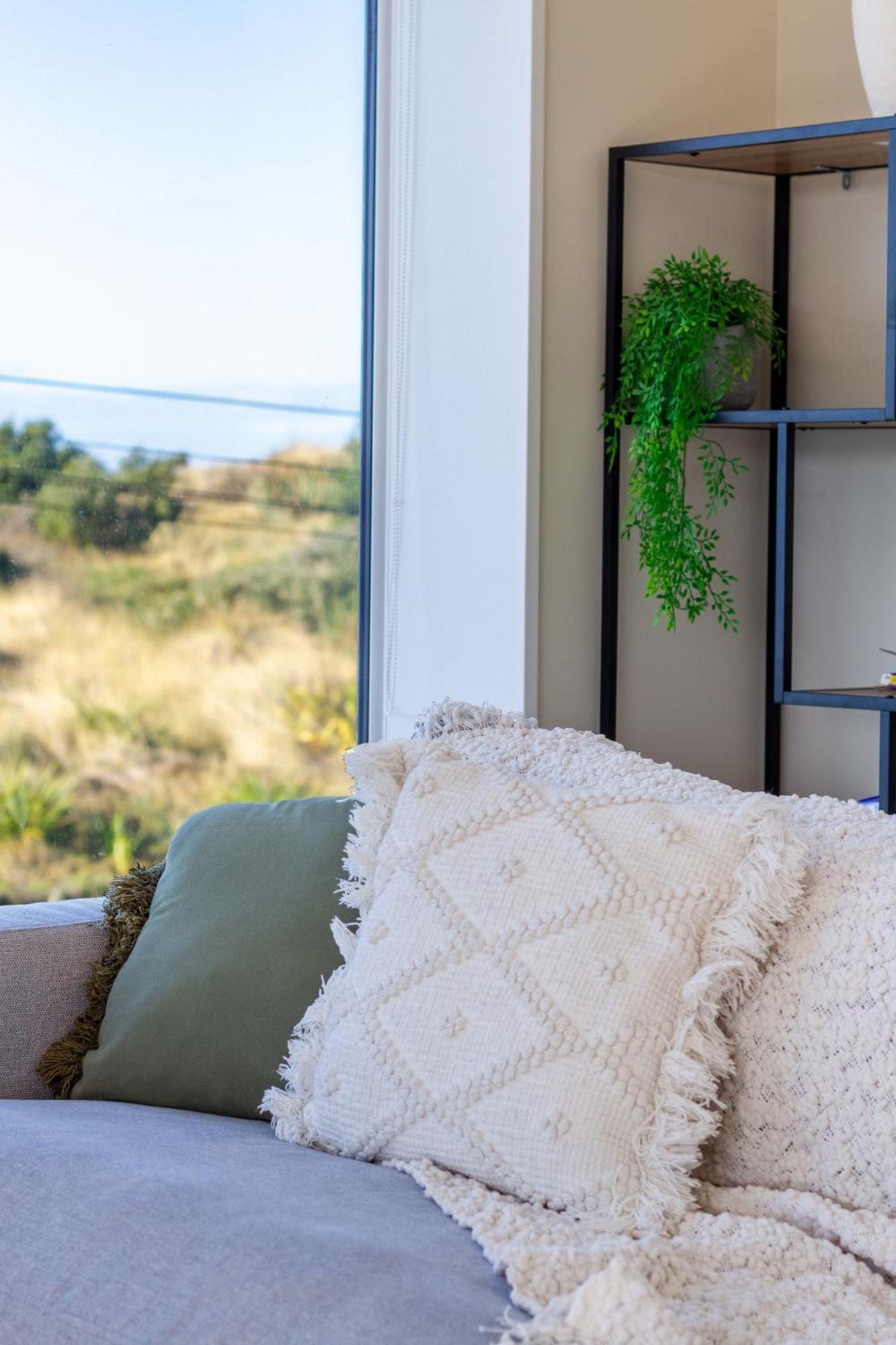 Luxury Beachside Living Elegant 3-Bedroom Haven Christchurch Exteriör bild