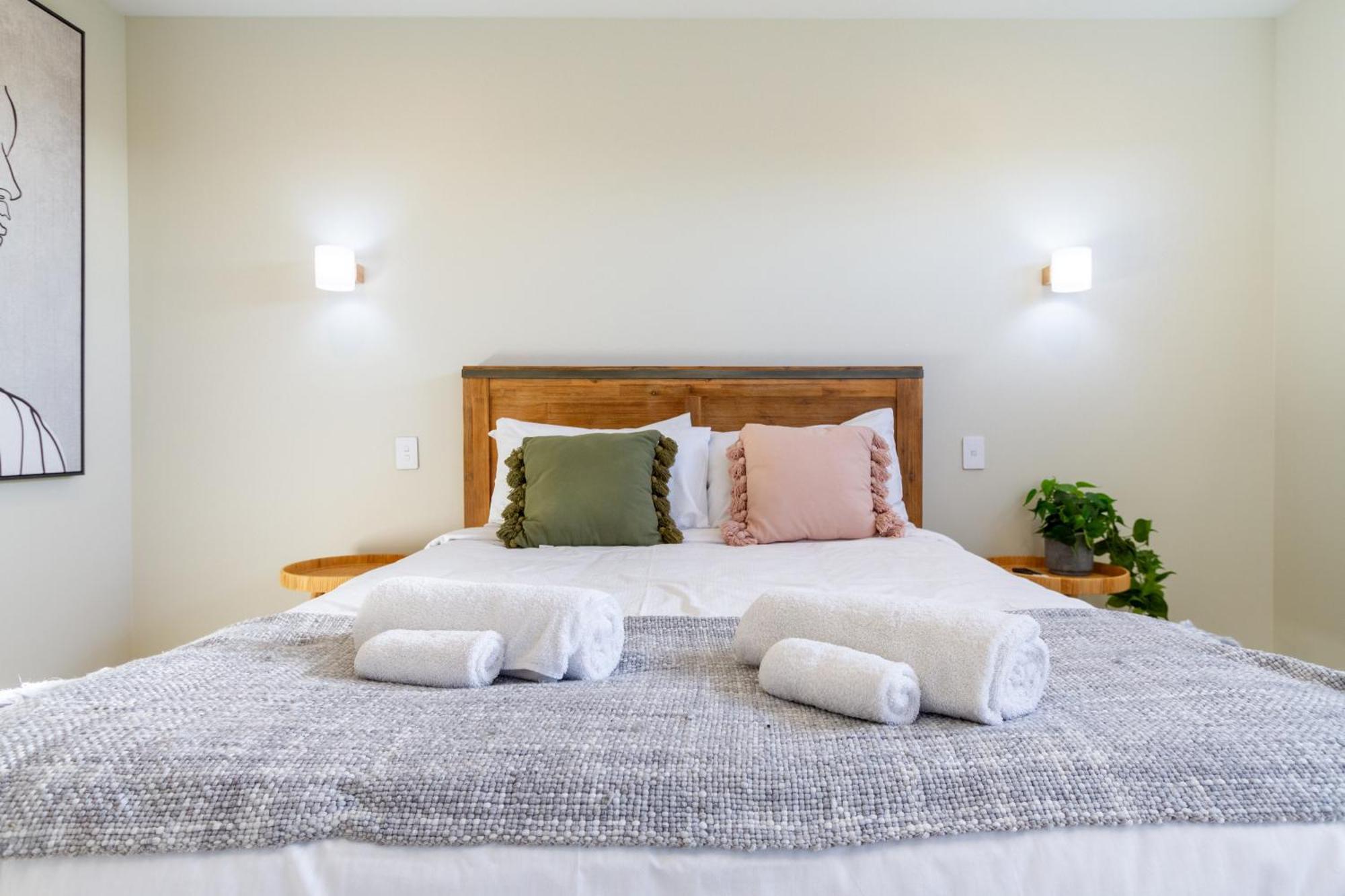 Luxury Beachside Living Elegant 3-Bedroom Haven Christchurch Exteriör bild