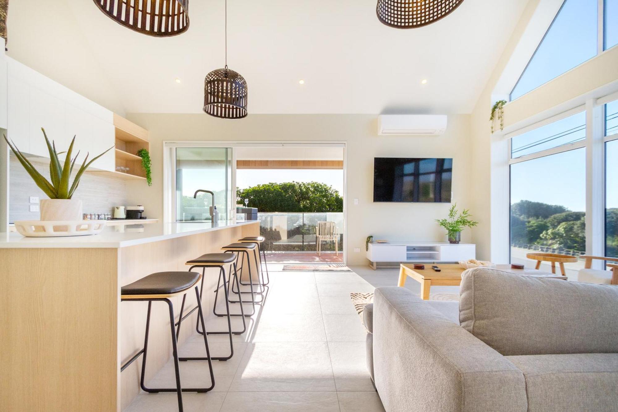 Luxury Beachside Living Elegant 3-Bedroom Haven Christchurch Exteriör bild