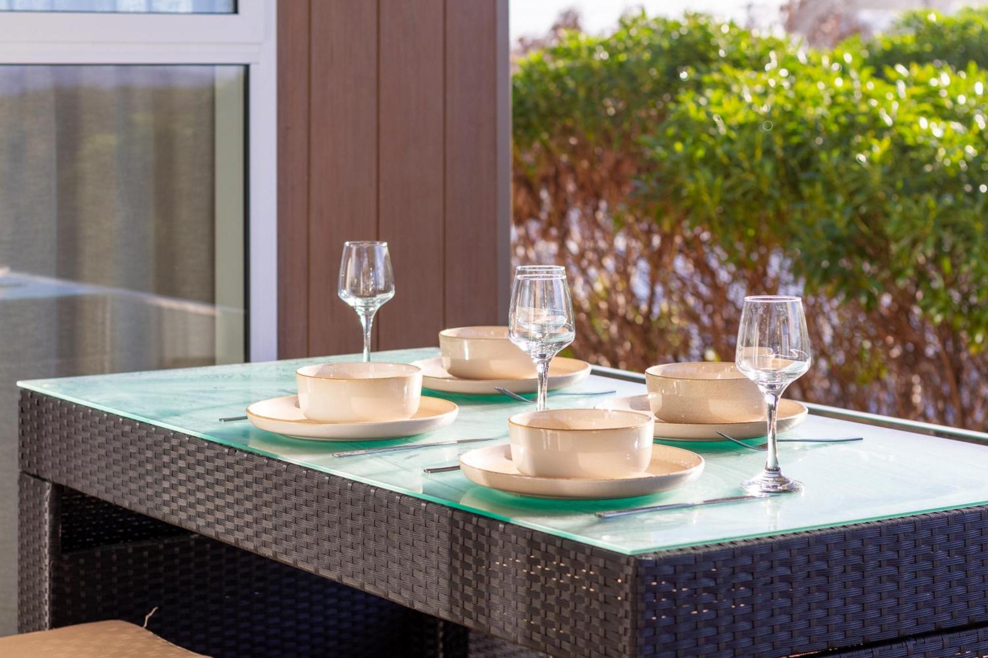 Luxury Beachside Living Elegant 3-Bedroom Haven Christchurch Exteriör bild